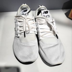 New balance all white tennis shoes